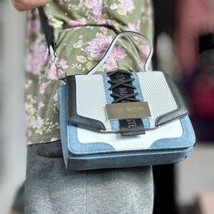 Steve Madden Blue Black & White Criss-cross Crossbody Bag in EUC